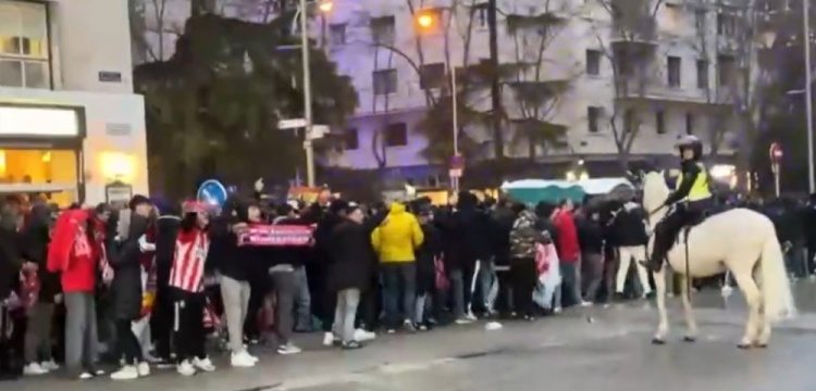  馬競球迷進入伯納烏時向人群投擲雜物，導致安保對其進行脫鞋檢查