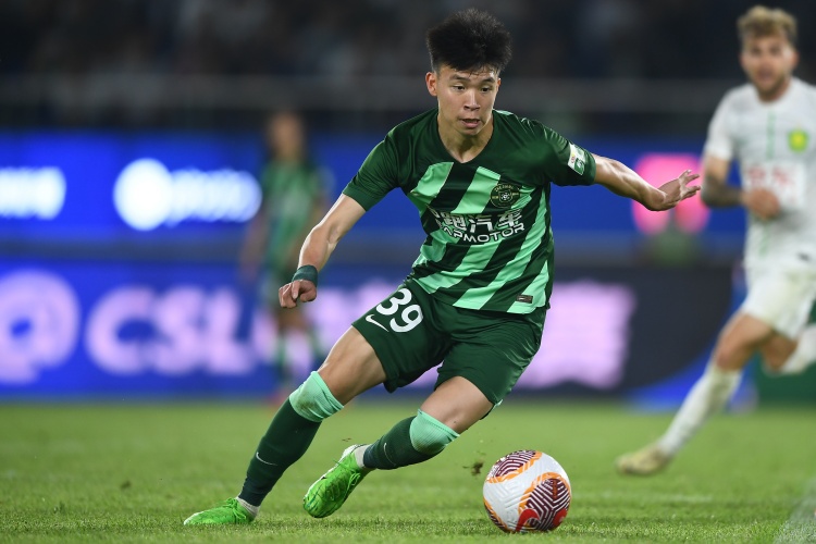  打幾分？浙江小將王鈺棟半場(chǎng)數(shù)據(jù)：觸球19次，2次射門0射正