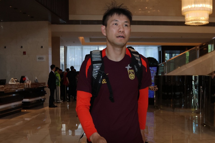  李源一3次助攻位居助攻榜榜首，李璇：再看伊萬發(fā)言覺得有種錯(cuò)亂