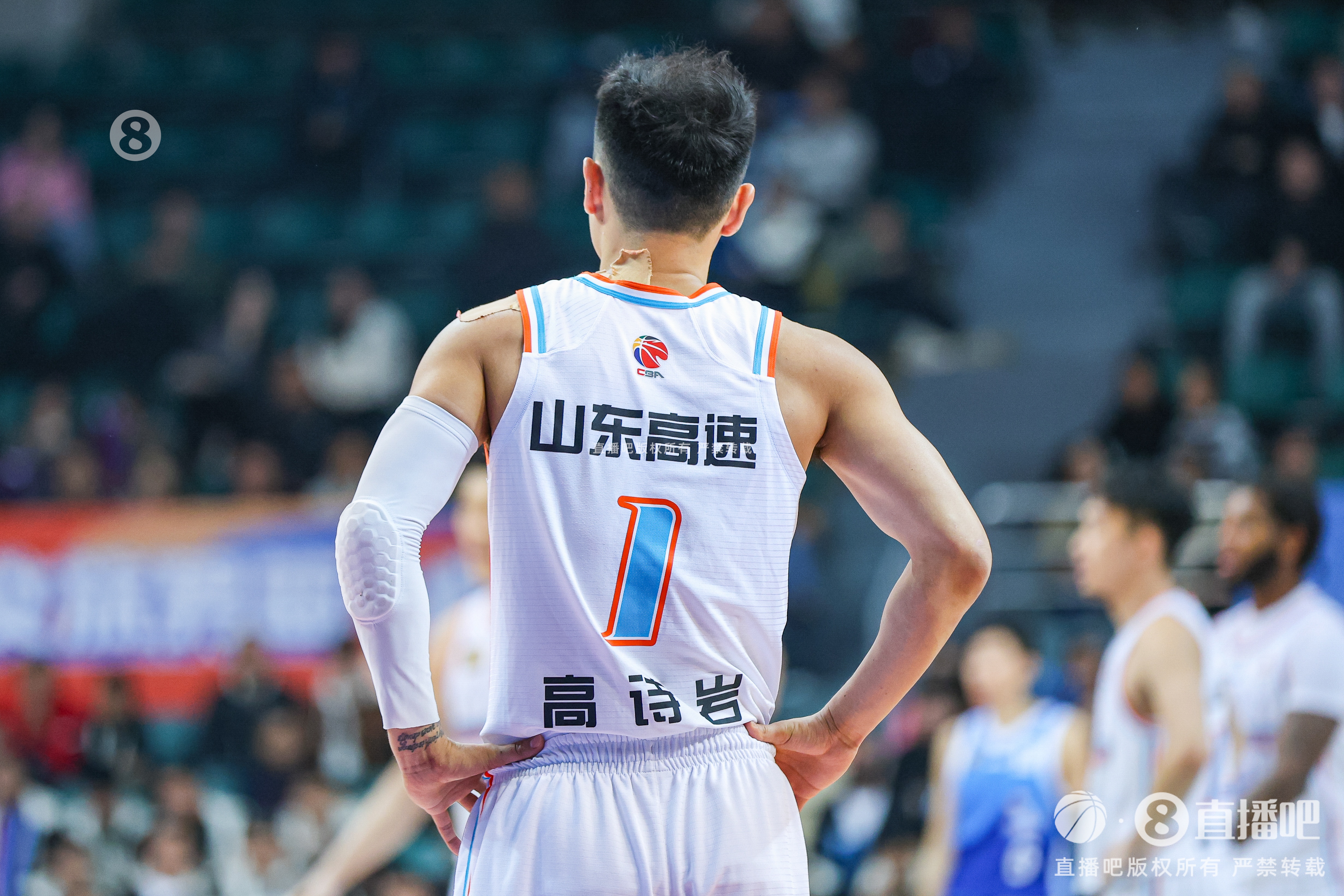  慢熱！首節(jié)山東落后四川1分 全隊(duì)首發(fā)5人單節(jié)合計(jì)僅拿到3分