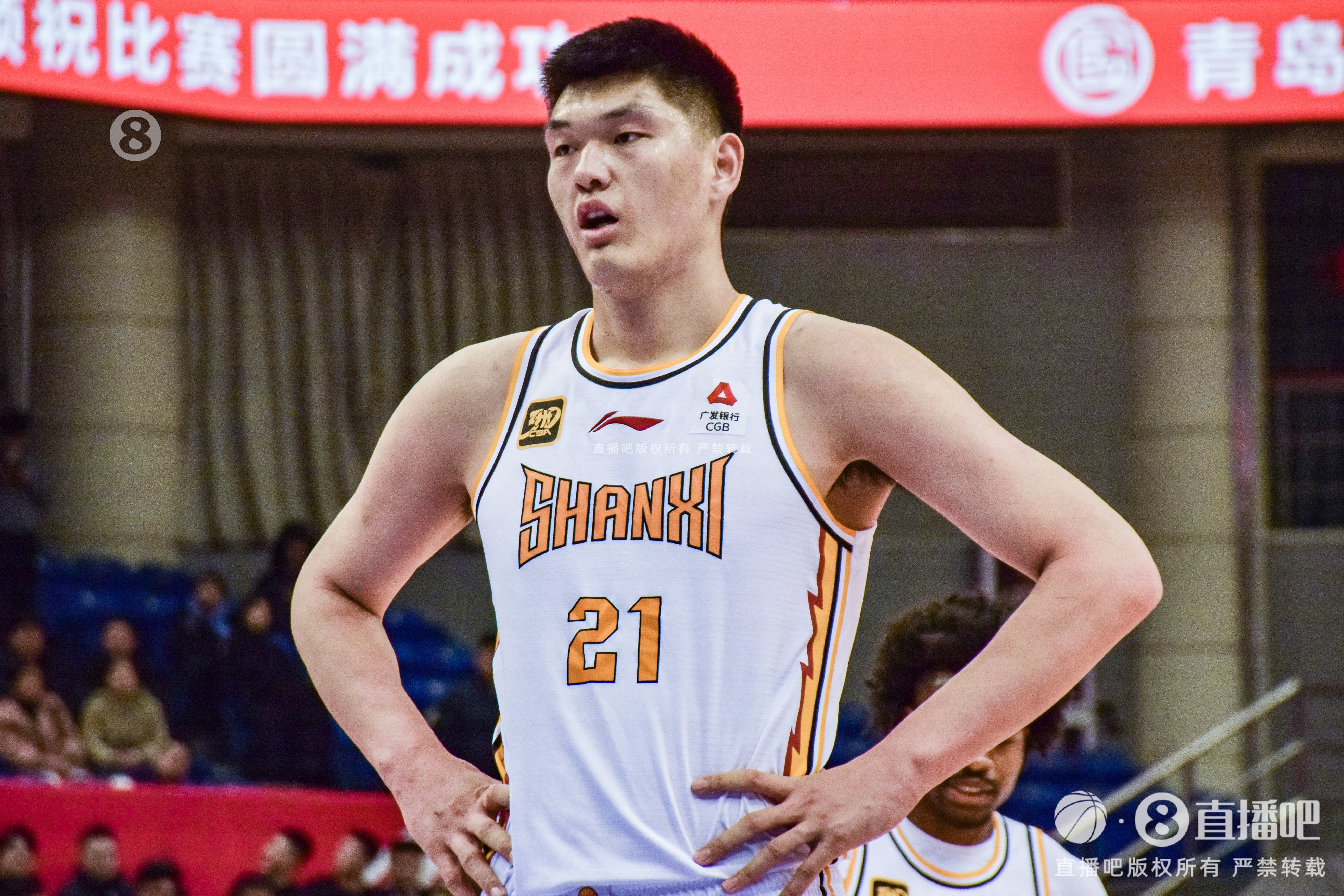  進(jìn)化了！劉傳興半場7中5&三分3中2 拿下12分3籃板助隊建立領(lǐng)先