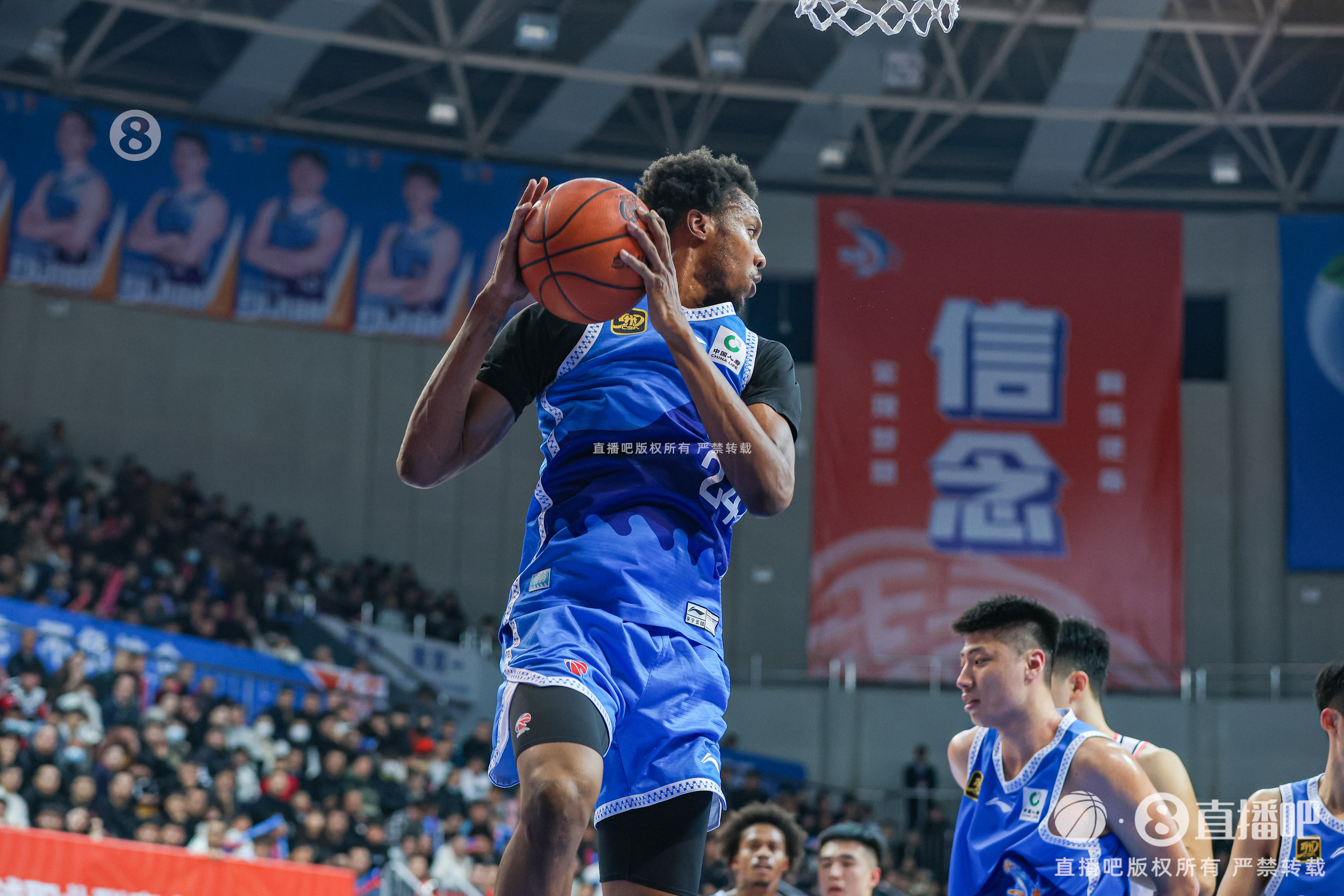  今天效率是真高！路易斯-金20中15&三分7中5怒砍41分8板4斷